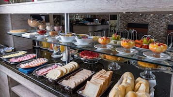 Café da manhã com buffet grátis
