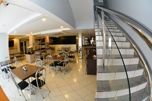 Dinner served - Dom Sollievo Hotel (Telemaco Borba)