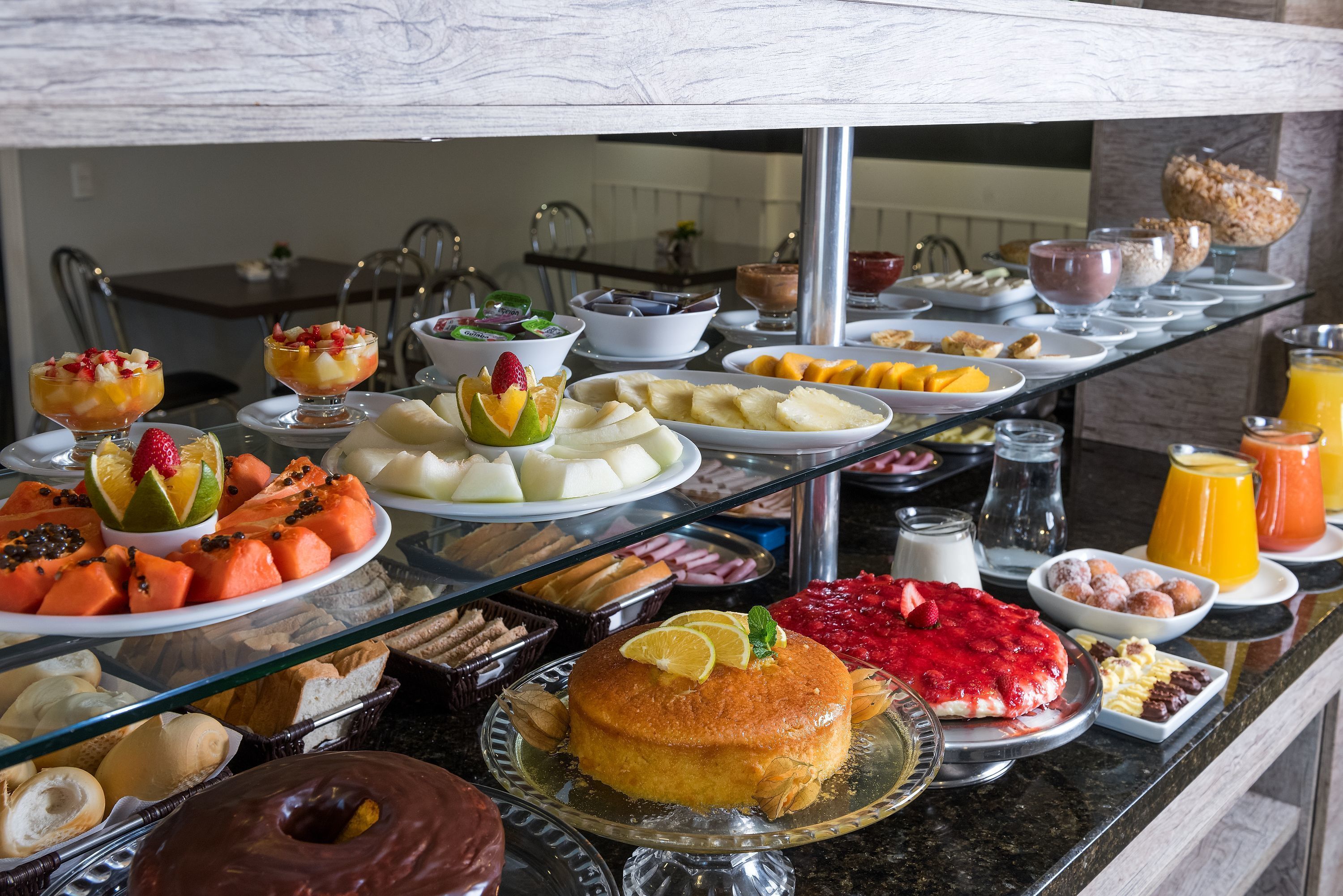 free buffet breakfast