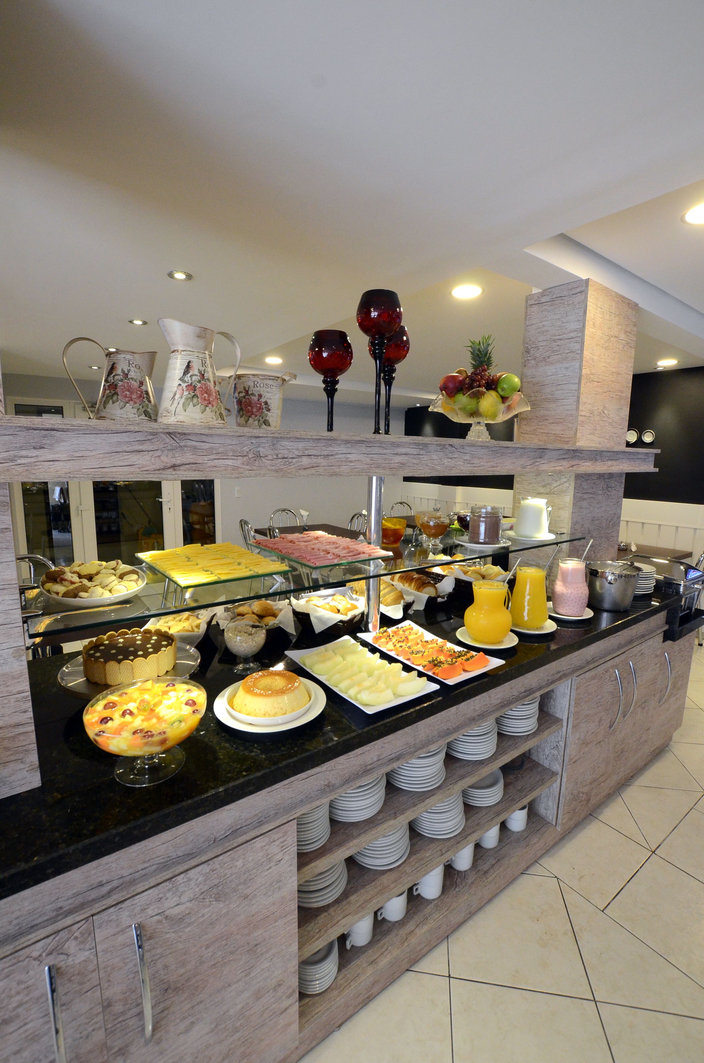 free buffet breakfast