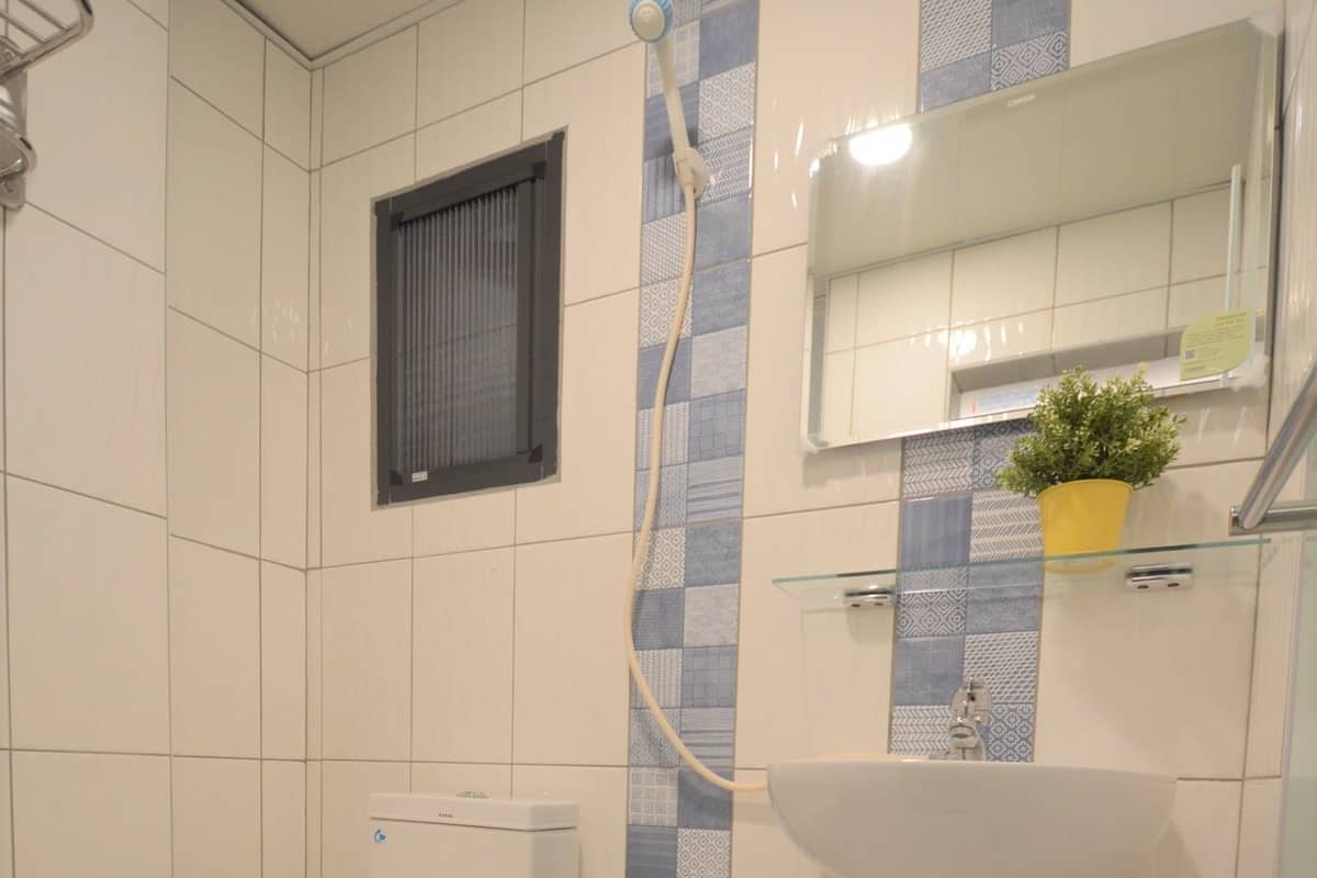 Comfort Dört Kişilik Oda | Banyo | Duş, ücretsiz banyo/kozmetik ürünleri, saç kurutma makinesi, terlik