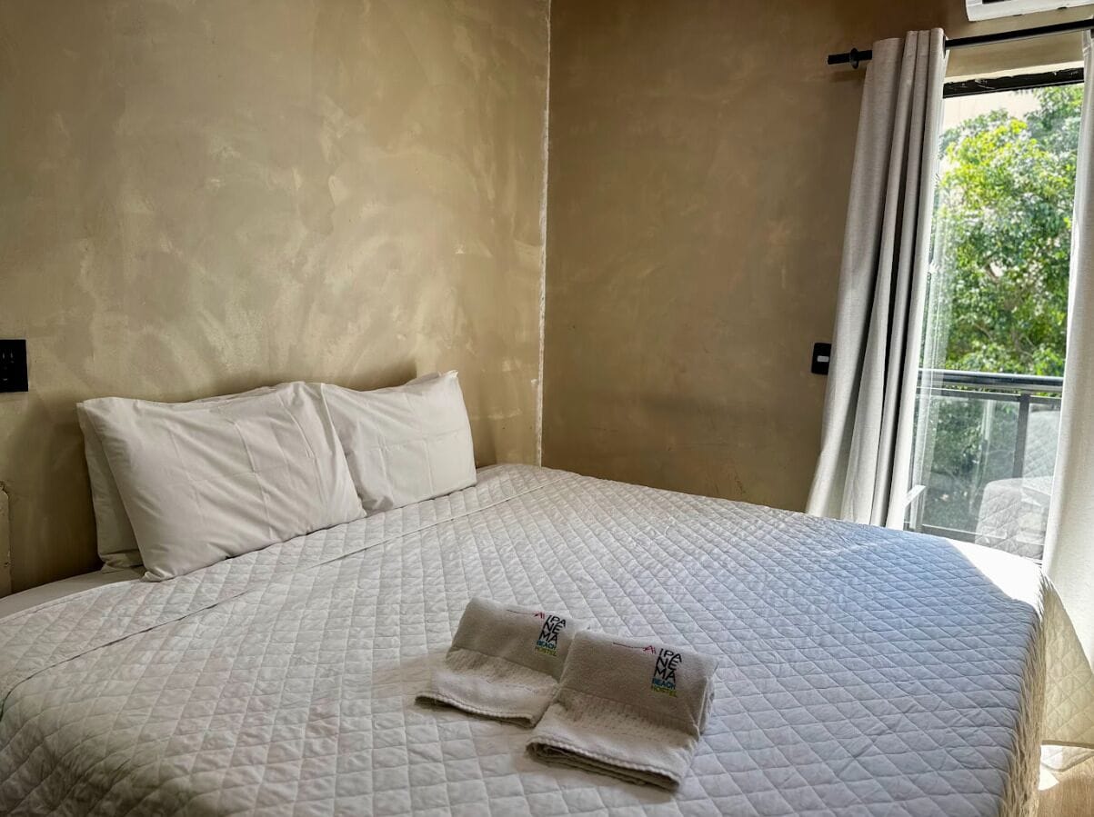 Firemannsrom – premium | Blendingsgardiner, strykejern/-brett og sengetøy