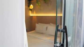 Standard Suite, 1 Queen Bed