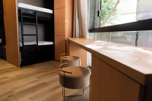 Dormitorio Compartilhado Master, Dormitorio Misto 8 Camas | 遮光カーテン、アイロン / アイロン台、ベッドシーツ