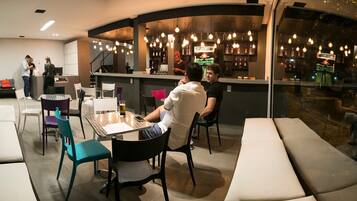 Bar (in der Unterkunft)