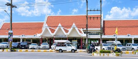 รถรับส่งสถานีรถไฟ