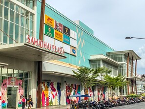 Shopping mall