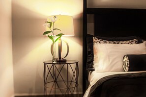 Habitació estàndard | Roba de llit d'alta qualitat i caixa forta a l'habitació 