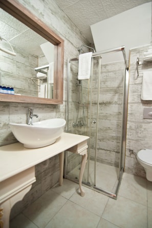 Economy Room | Bathroom | Hair dryer, slippers, towels, soap - Vali Konak Hotel (Istanbul)