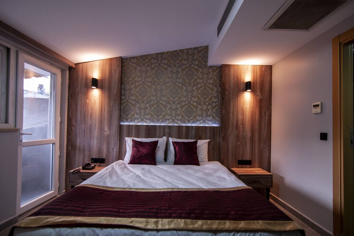 Superior Double Room | 1 bedroom, premium bedding, minibar, in-room safe