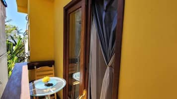 Dreibettzimmer | Minibar, Verdunkelungsvorhänge, kostenloses WLAN, Bettwäsche
