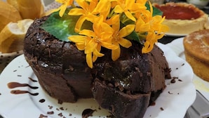 بوفيه فطور مجانًا يوميًا