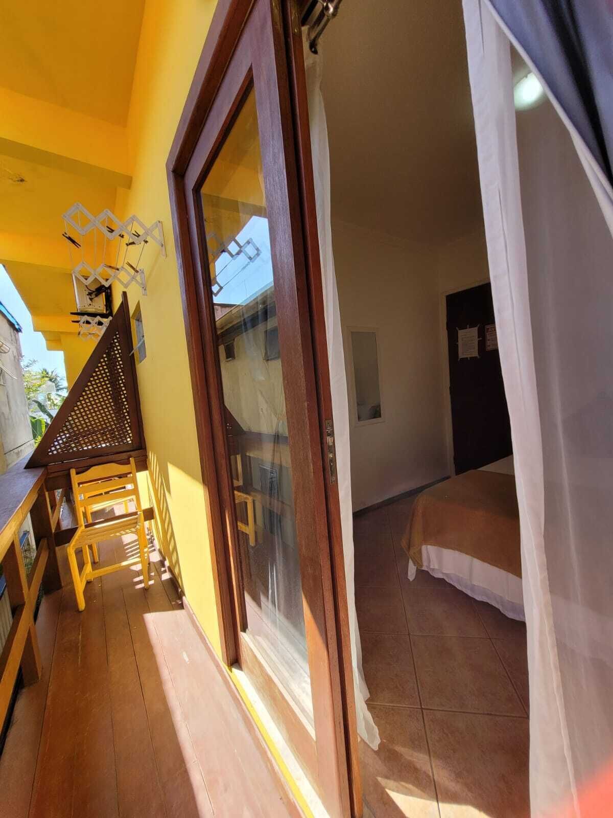 Habitación superior con 2 camas individuales | Zona de estar | Una televisión
