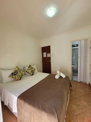 Minibar, blackout drapes, free WiFi, bed sheets - Pousada Michele (Cairu)