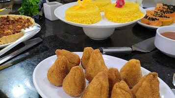 Café da manhã com buffet grátis todos os dias