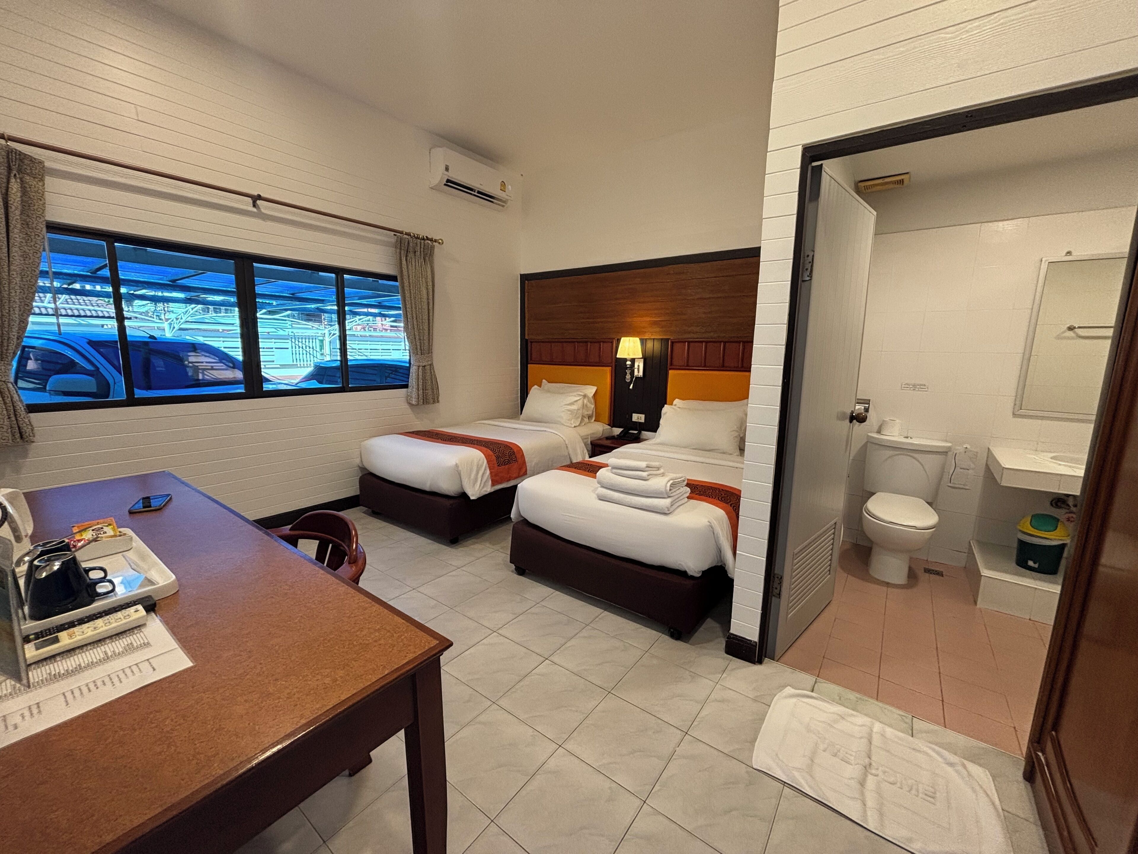 Economy - Twin | Ruang kerja ramah laptop, tirai kedap cahaya, dan Wi-Fi gratis