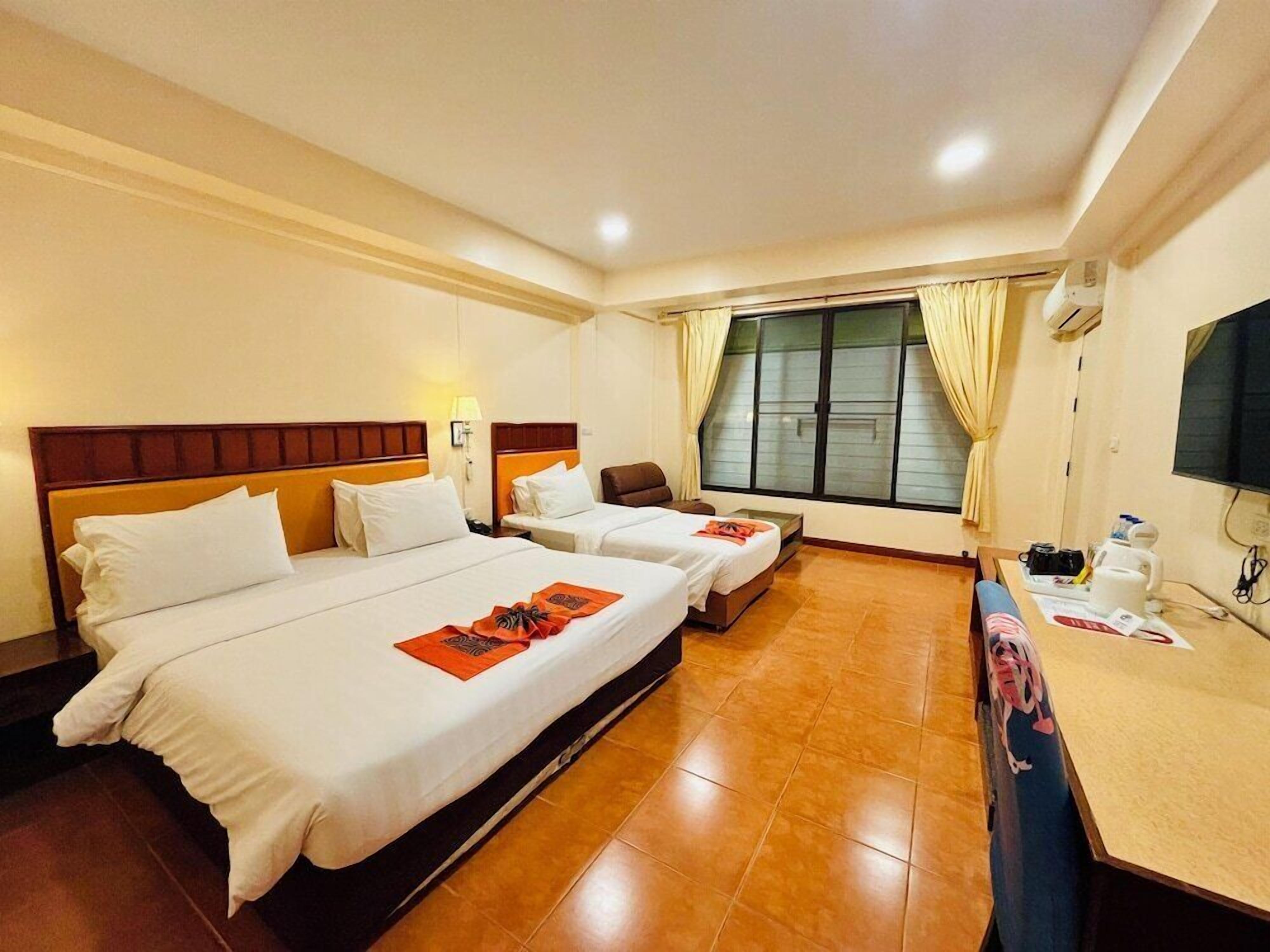Laptop workspace, blackout drapes, free WiFi, bed sheets
