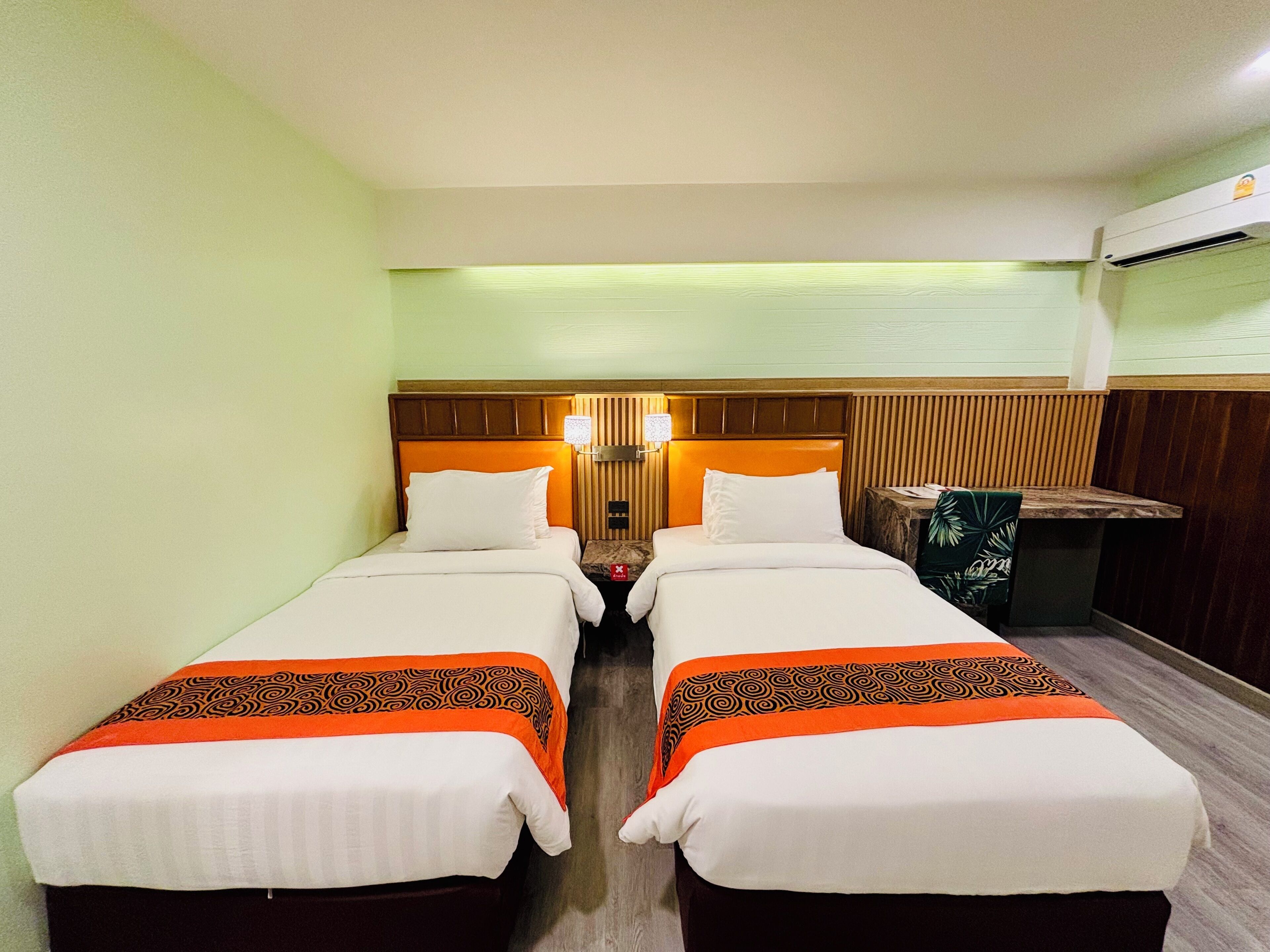 Deluxe - Twin | Ruang kerja ramah laptop, tirai kedap cahaya, dan Wi-Fi gratis