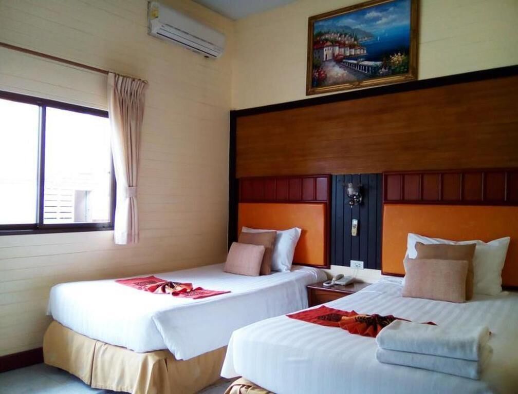 Laptop workspace, blackout drapes, free WiFi, bed sheets