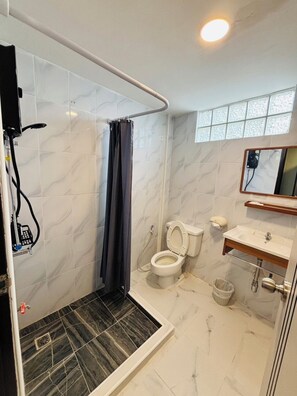 Artículos de tocador gratuitos, bidet, toallas, jabón