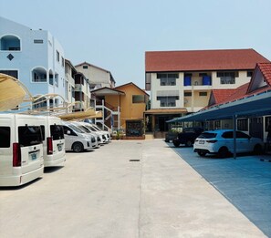 Free self parking - Ban Chanchay (Hua Hin)
