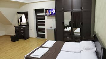Chambre Double Standard | Literie de qualité supérieure, fer et planche à repasser