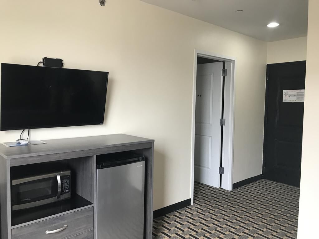 Deluxe Suite | Microwave