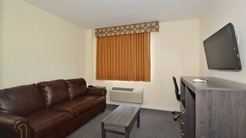 Deluxe Suite | Living room | Flat-screen TV