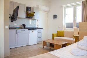 Studio | Living area | LCD TV - Güden Pearl Apart Hotel (Konyaalti)