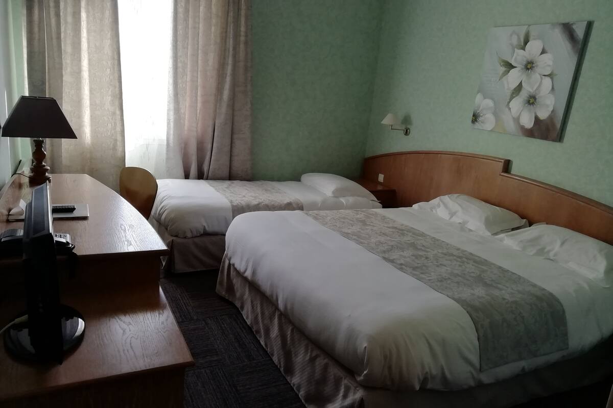 triple room | premium bedding, select comfort beds, desk, iron/ironing board