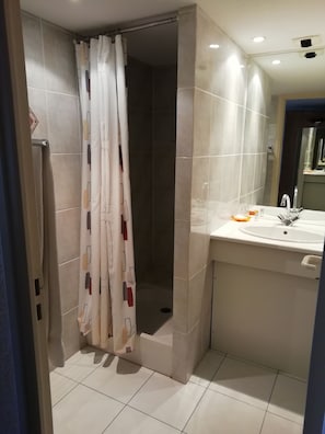 Hair dryer, towels