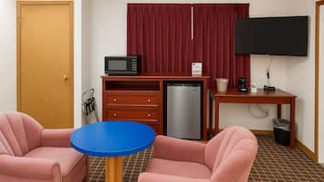 Suite, 1 King Bed | Free WiFi, bed sheets