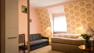 Iron/ironing board, rollaway beds, free WiFi