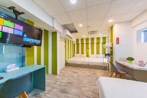 Egyptian cotton sheets, premium bedding, desk, blackout curtains - Liuhe Su Hotels (Kaohsiung)