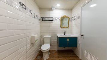 Standard-Doppelzimmer, Nichtraucher, ohne Fenster | Badezimmer
