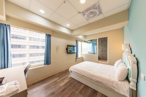 Doppia Deluxe, vasca da bagno, vista città | Biancheria in cotone egiziano, biancheria da letto di alta qualità