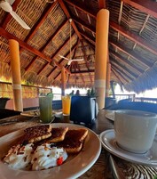 อาหารเช้าปรุงตามสั่งทุกวัน (คิดค่าบริการ)