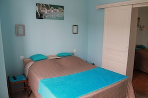 Individually decorated, individually furnished, free cots/infant beds - Beausejour Hotel (Chauvigny)