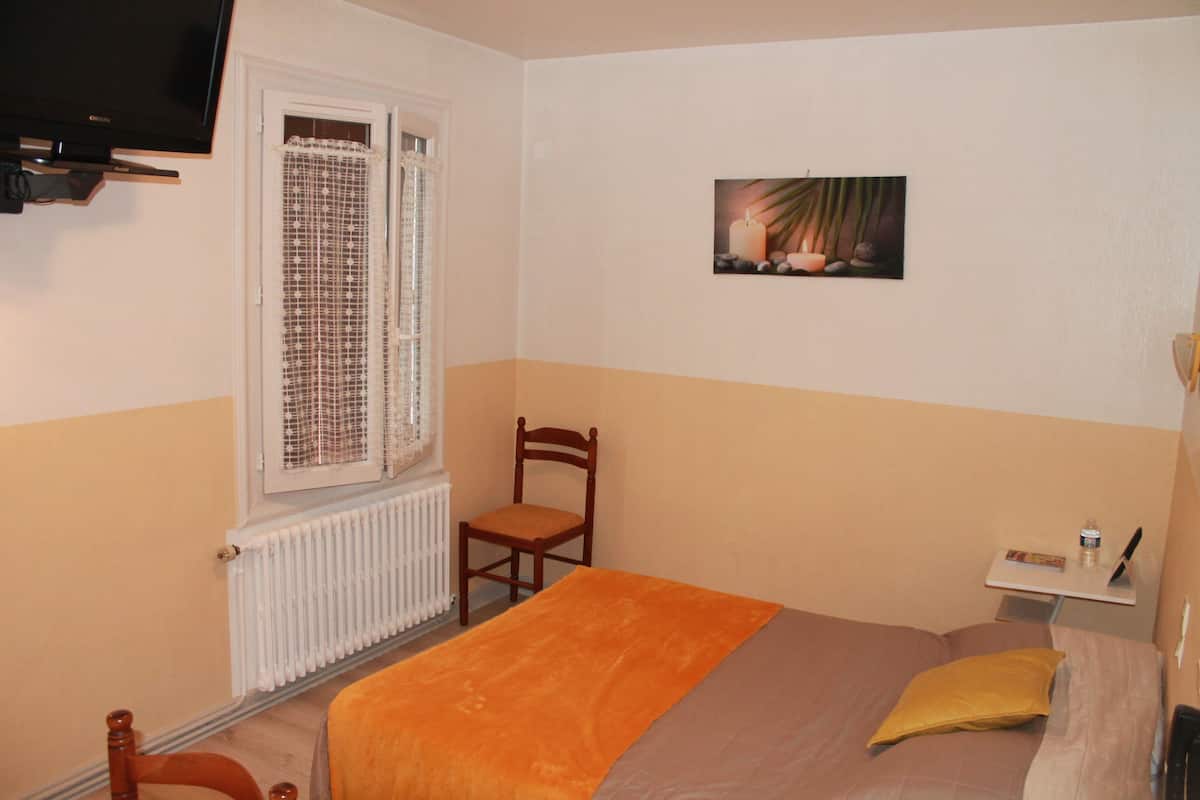 double room | individually decorated, individually furnished, free cots/infant beds