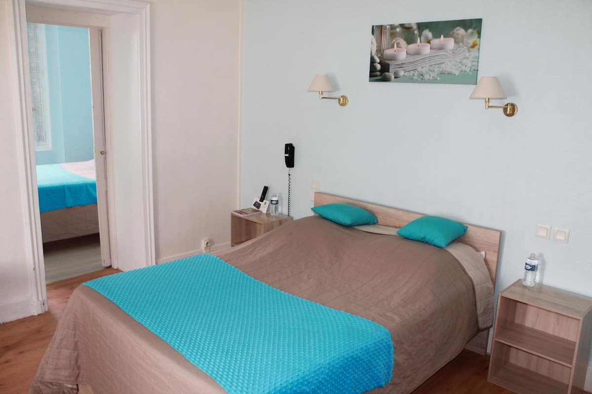 Quadruple Room | Individually decorated, individually furnished, free cribs/infant beds