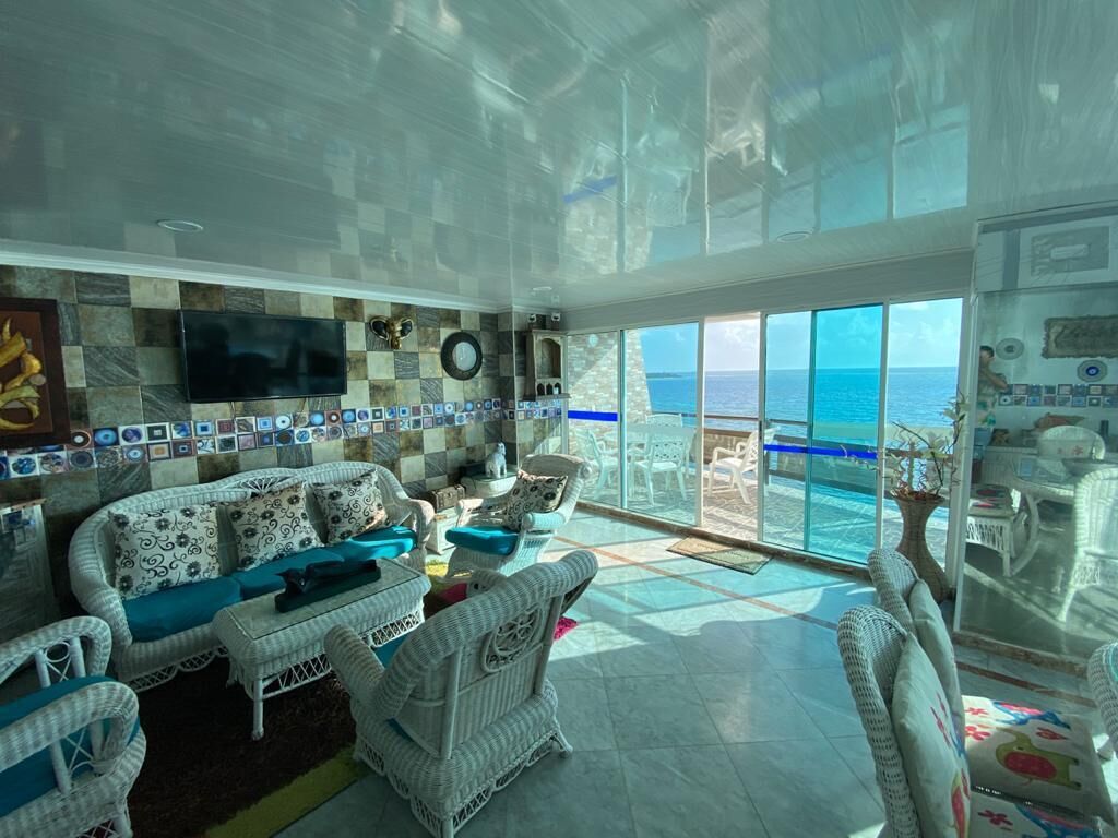 En 46-tommers LED-TV med Parabol-TV samt TV