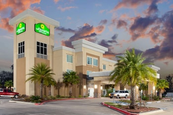 La Quinta Inn & Suites by Wyndham Lake Charles - Westlake