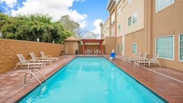 Outdoor pool, sun loungers