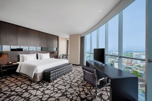 Phòng Suite Junior | Minibar với thức uống miễn phí, két bảo mật tại phòng, bàn 