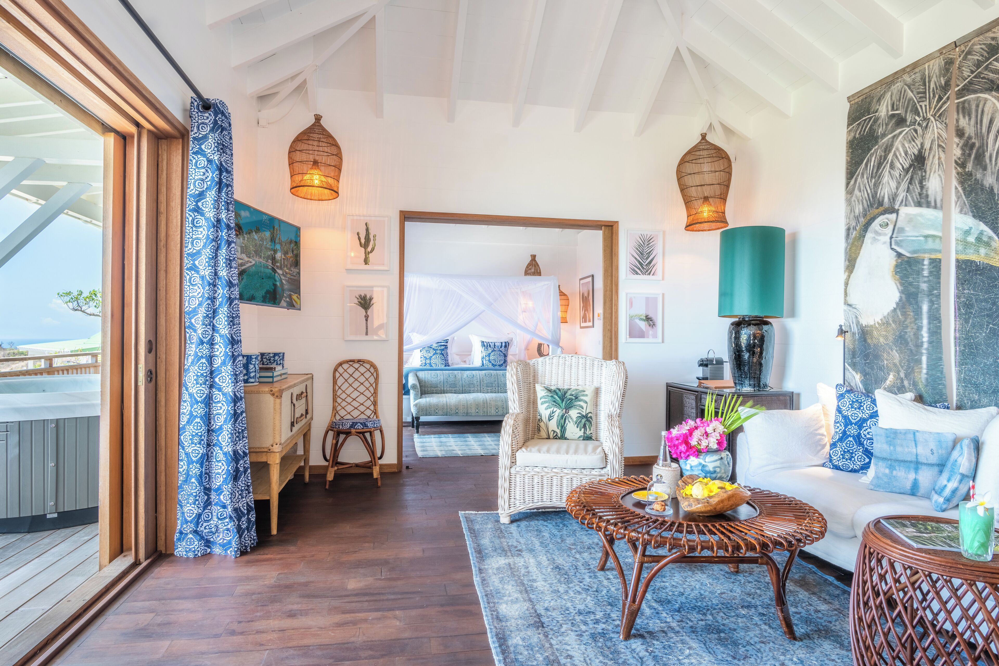 Ropa de cama de alta calidad, minibar, caja fuerte