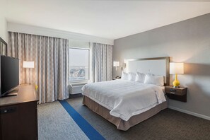 Desk, laptop workspace, blackout curtains, iron/ironing board - Hampton Inn & Suites Colleyville DFW Airport West (Colleyville)