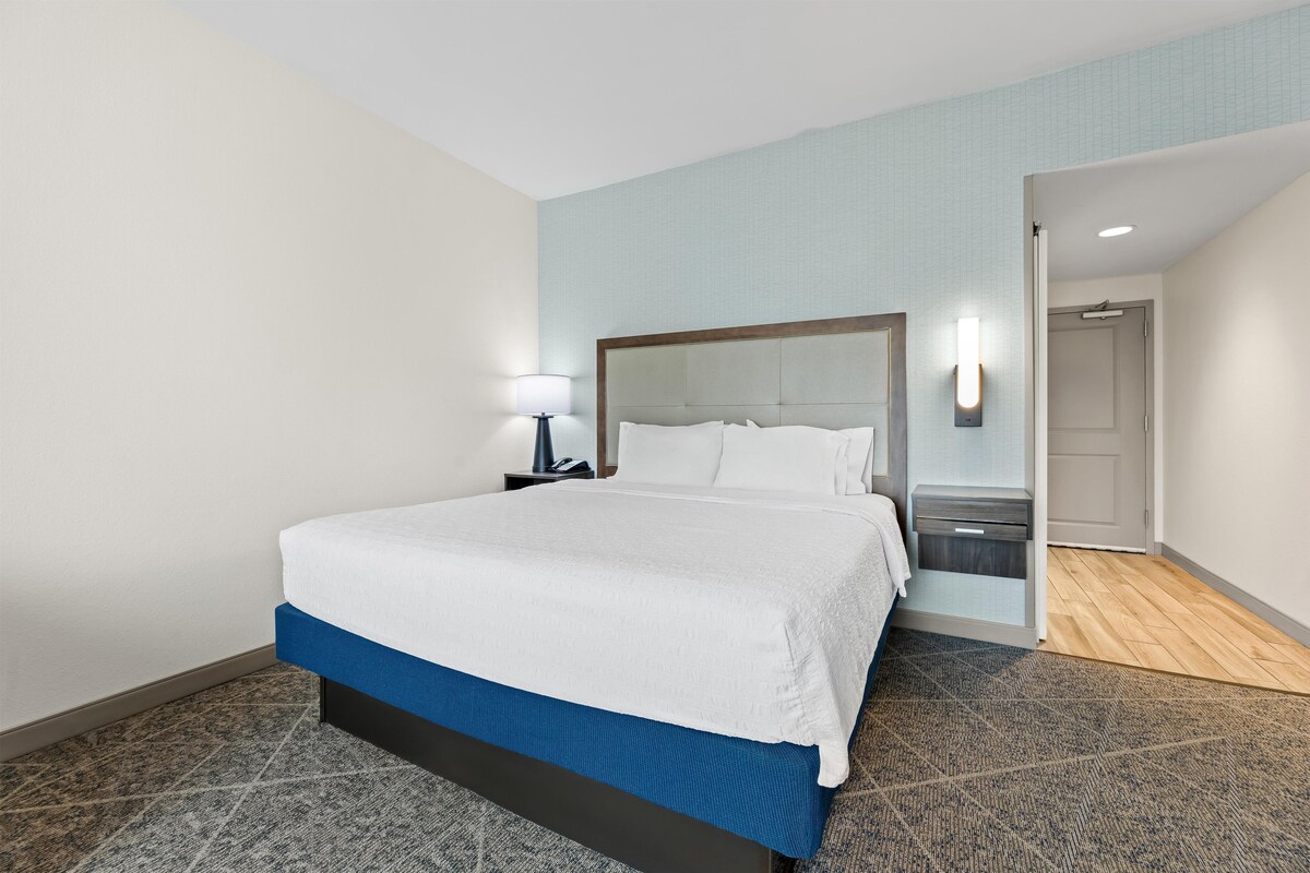 Room, 1 King Bed, Accessible, Non Smoking | In-room safe, desk, blackout curtains, iron/ironing board