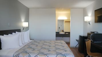 Deluxe-Zimmer, 1 King-Bett, Nichtraucher, Kühlschrank und Mikrowelle | Kostenloses WLAN, Bettwäsche