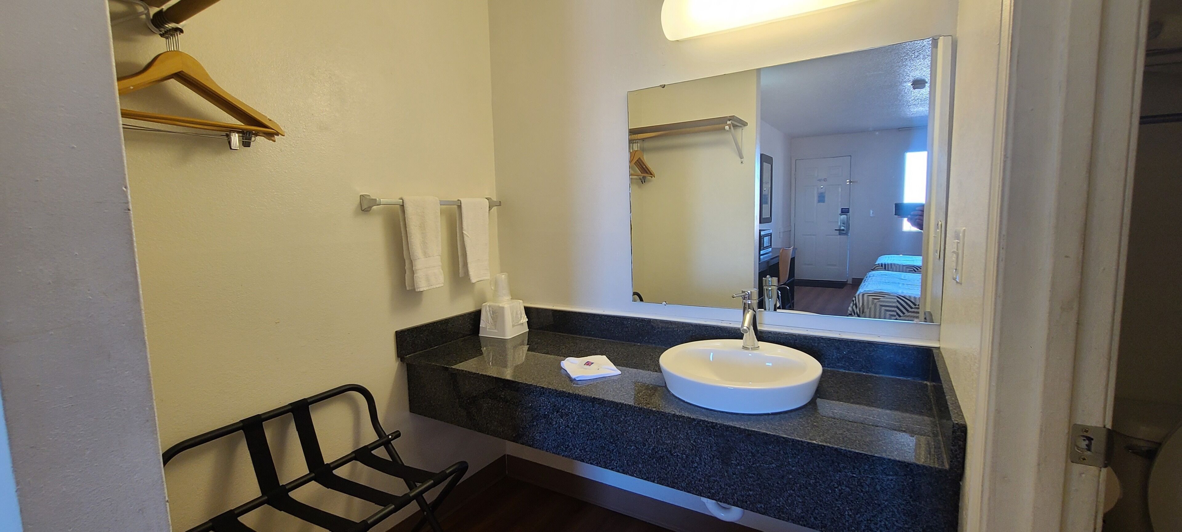 Ensemble douche/baignoire, articles de toilette gratuits