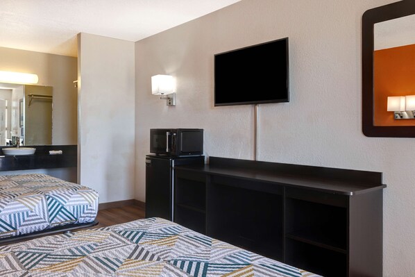 Deluxe-Zimmer, 2 Queen-Betten, Nichtraucher, Kühlschrank und Mikrowelle | Kostenloses WLAN, Bettwäsche